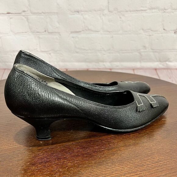6.5 AA Saks fifth avenue Fenton last vintage kitten heel pumps in black. EUC - Picture 7 of 8